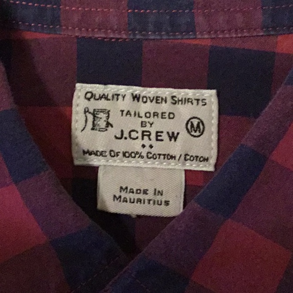 Button down - Picture 3 of 3